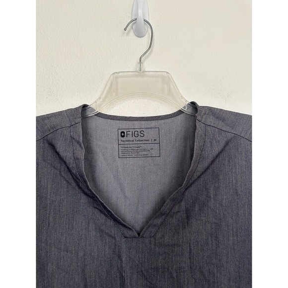 FIGS Casma Three-Pocket Scrub Top Gray V-Neck Size Medium Women's FW1100 - Picture 3 of 10